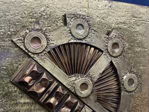 Mid-century hammered brass Brutalist wall sculpture - 3