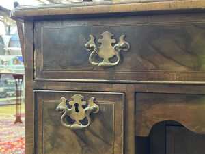 George III walnut kneehole desk - 5