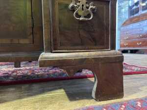 George III walnut kneehole desk - 6