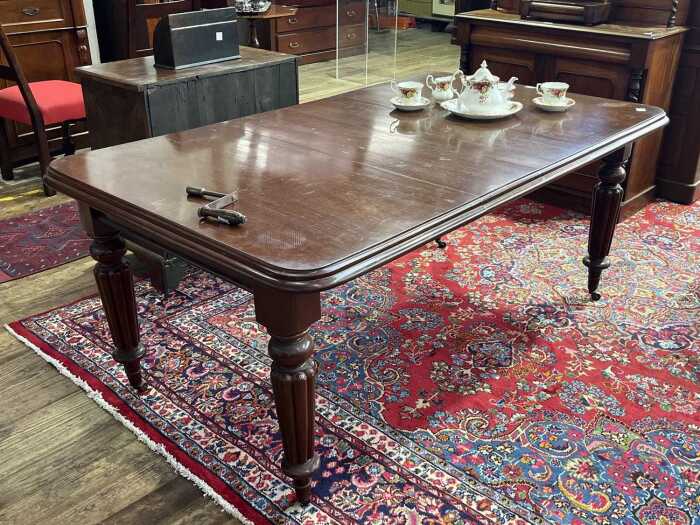 Victorian mahogany rectangular extension dining table