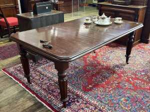 Victorian mahogany rectangular extension dining table
