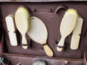Antique ladies alligator pattern fitted vanity travel case - 3