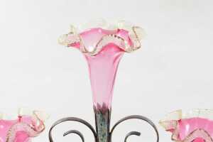 Victorian silver-plated three-trumpet epergne with pink and uranium glass - 2