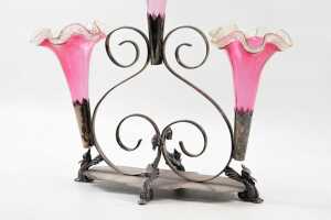 Victorian silver-plated three-trumpet epergne with pink and uranium glass - 3