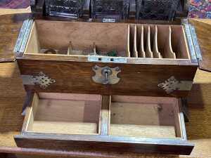 Antique oak tantalus with metal bindings and handles - 3