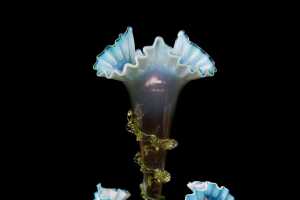 Victorian uranium glass epergne with ruffled edges in blue - 2