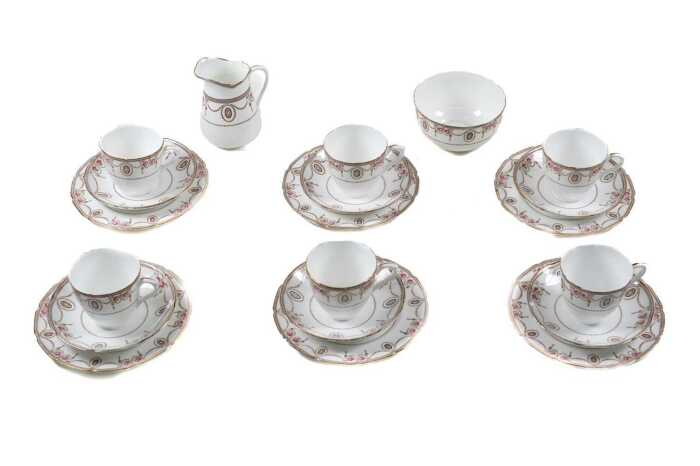 Royal Doulton 'Countess' tea setting for six