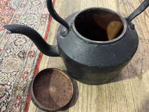 Antique cast iron fireside kettle - 4