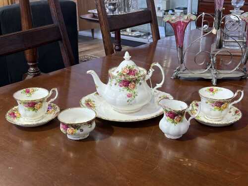 Royal Albert 'Old Country Roses' porcelain tea setting for two
