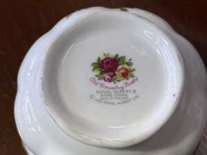 Royal Albert 'Old Country Roses' porcelain tea setting for two - 4