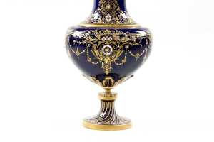 Antique S&egrave;vres style gilt metal mounted porcelain urn - 2