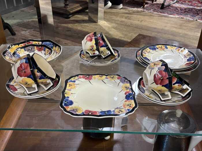 Royal Doulton 'Pansy' Art Deco porcelain tea setting for six