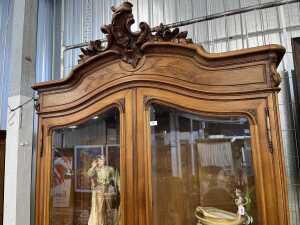 French walnut bookcase - 2