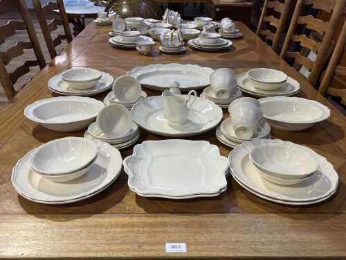 Wedgwood 'Queen's Plain' Queen's Ware ceramic dinner setting for eight