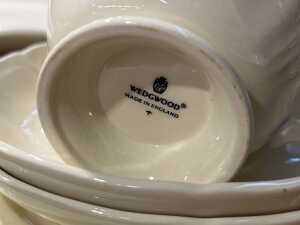 Wedgwood 'Queen's Plain' Queen's Ware ceramic dinner setting for eight - 5