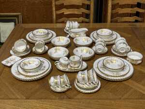 Royal Albert 'Antoinette' porcelain dinner setting for eight
