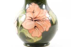 Moorcroft 'Hibiscus' pottery vase - 2