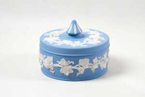 Ten pieces of Wedgwood Jasperware in Wedgwood blue - 2