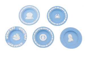 Ten pieces of Wedgwood Jasperware in Wedgwood blue - 5