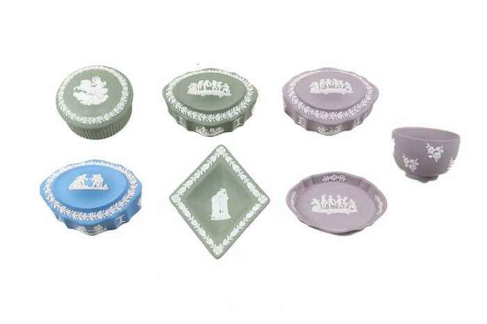 Seven pieces of Wedgwood Jasperware