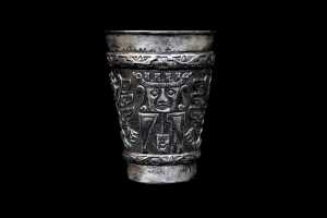 Peruvian 925 silver vase with Incan decoration, 388g