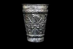 Peruvian 925 silver vase with Incan decoration, 388g - 2