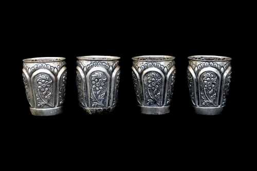 Set of 4 silver cups, weight 335g