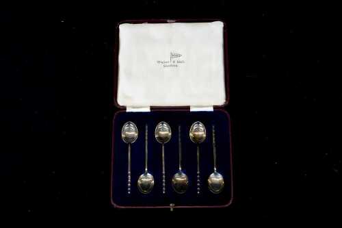 Set of six Walker & Hall Art Deco sterling silver coffee spoons, weight 34g