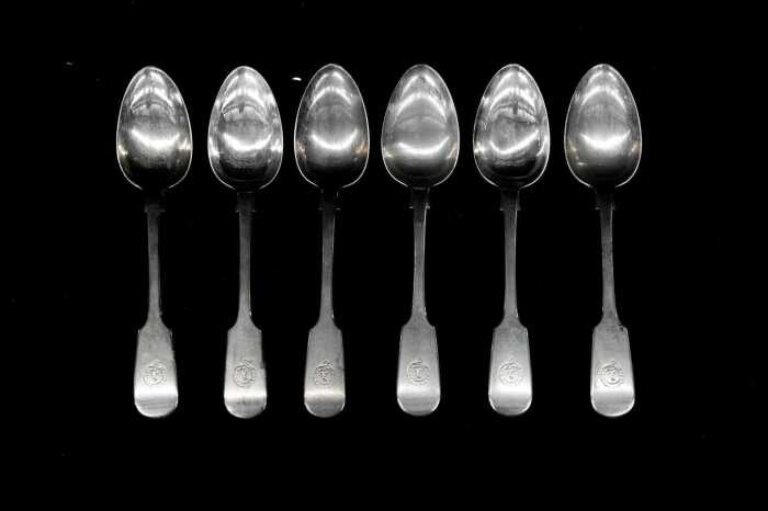 Set of six Victorian English sterling silver spoons, weight 302g