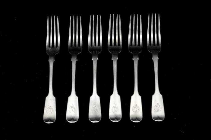 Set of six Victorian sterling silver forks, weight 308g