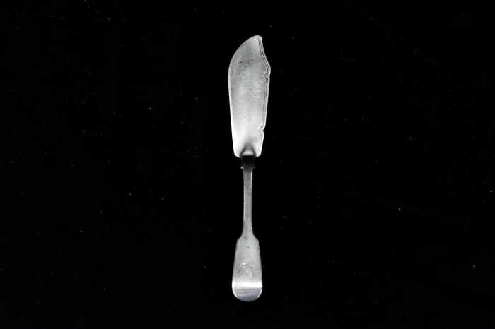 Victorian English sterling silver server, weight 54g