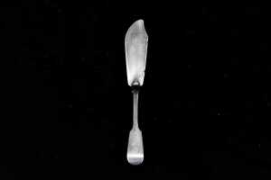 Victorian English sterling silver server, weight 54g