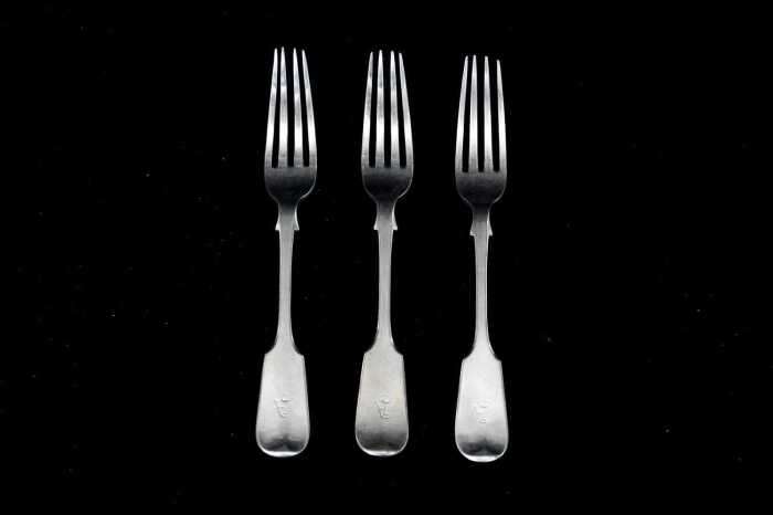 Three Victorian English sterling silver forks, weight 135g