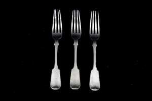Three Victorian English sterling silver forks, weight 135g
