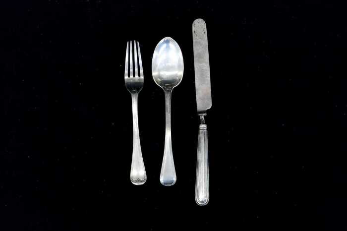Victorian English sterling silver knife, fork and spoon set, weight 100g