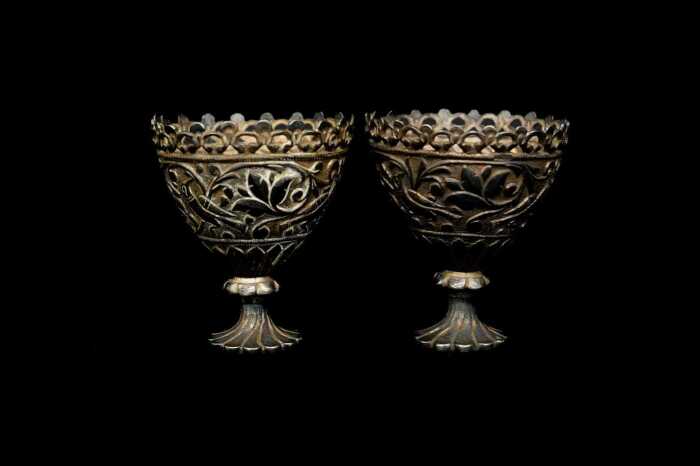 Two silver egg cups, weight 77g