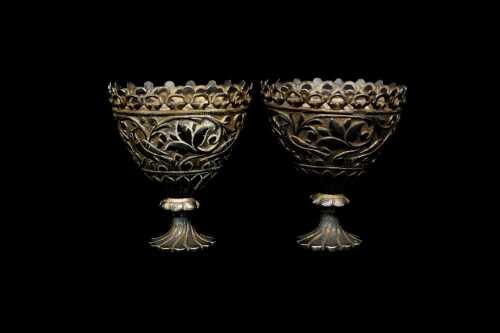 Two silver egg cups, weight 77g