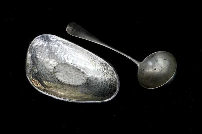 Two 800 silver items, weight 126g