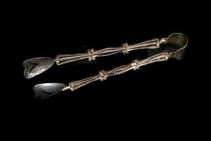 Four sterling silver pieces, weight 107g, plus a Norwegian 830 silver mounted server - 3