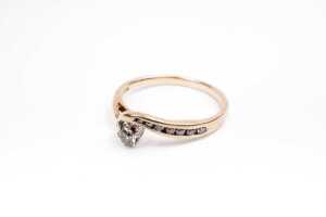 A diamond two ring set in 9 carat yellow gold - 4
