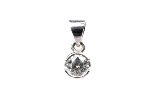 A diamond pendant in 18 carat white gold