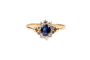 A sapphire and diamond ring in 18 carat yellow gold