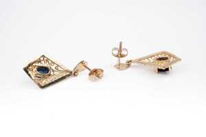 A pair of filigree sapphire drop earrings in 9 carat yellow gold - 3