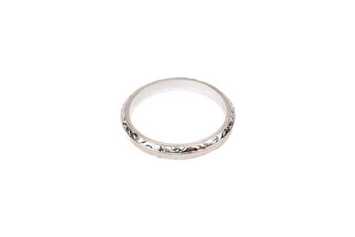A vintage engraved band in 18ct white gold