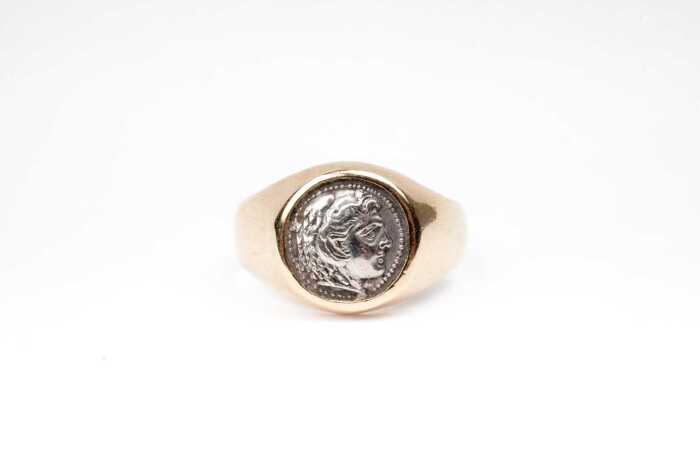 A Philip of Macedon coin signet ring in 14 carat yellow gold.