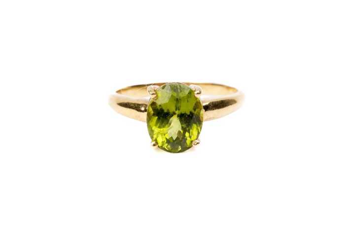 A peridot ring in 18 carat yellow gold