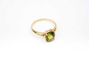 A peridot ring in 18 carat yellow gold - 2