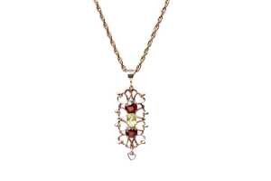 A garnet and peridot pendant and necklace in 9 carat yellow gold