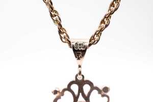 A garnet and peridot pendant and necklace in 9 carat yellow gold - 5