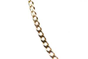 A curb link necklace in 9 carat yellow gold - 2